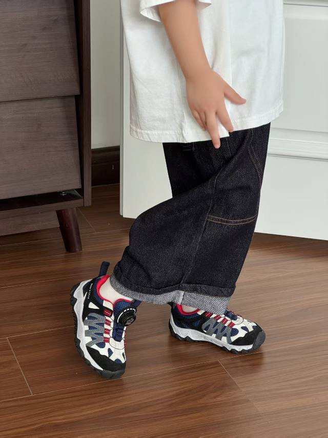 Kids sports shoes · SKU 360
