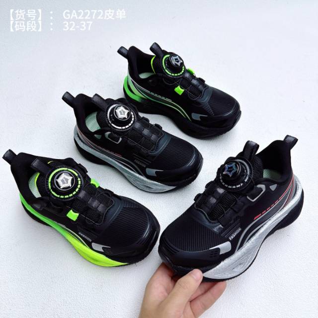 儿童旋钮扣皮面跑鞋黑绿黑红配色厚底流线型运动鞋