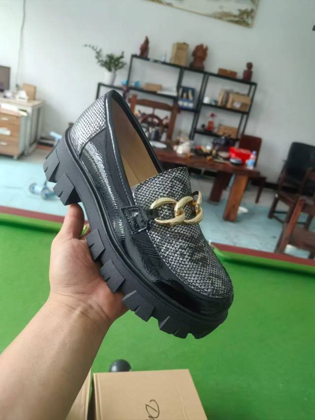 成人女鞋