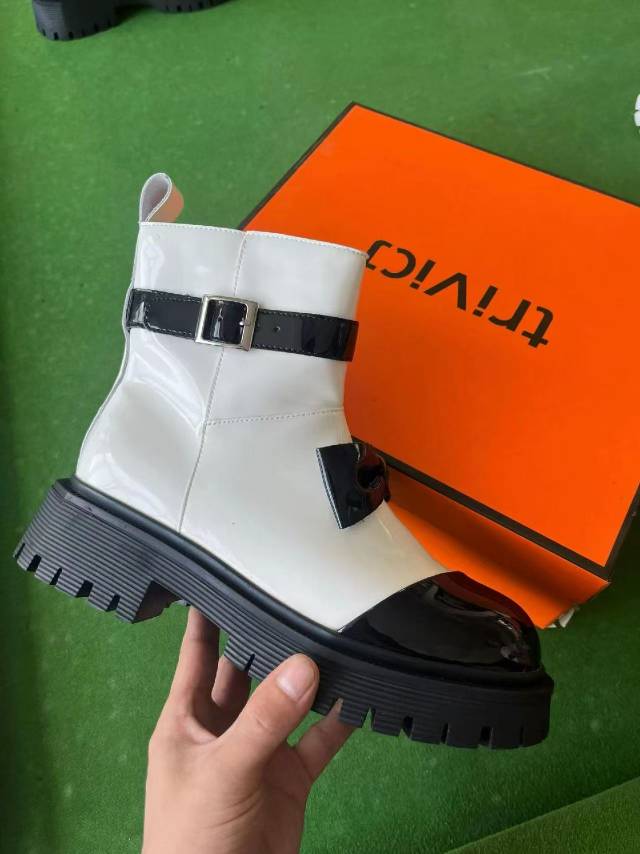 靴子