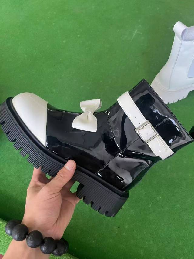 靴子
