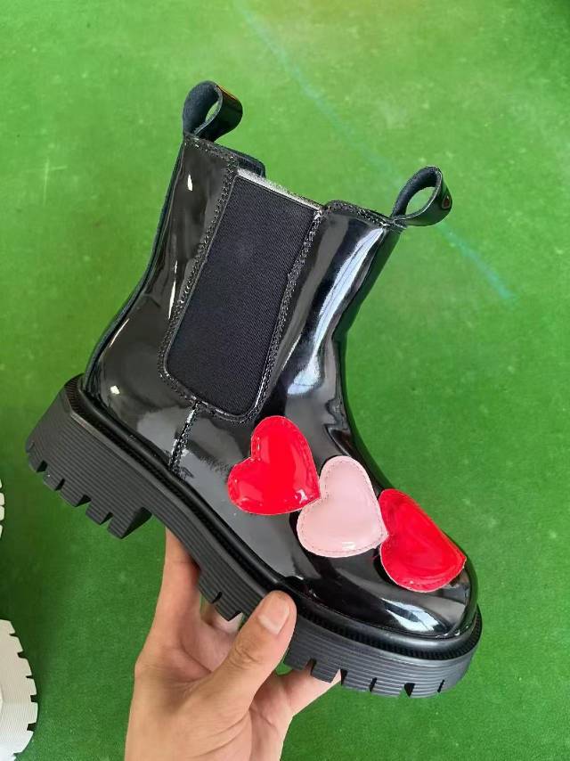 靴子
